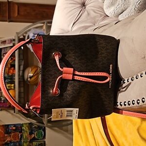 NWT Michael Kors Small Suri bucket bag